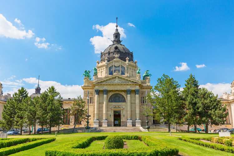 Udforsk Budapest med hop-on hop-off billetter – Problemfri sightseeing og betagende udsigt i 2026 Oplev Budapest med officielle hop-on hop-off busture – Fleksible ruter, ikoniske vartegn og panoramisk byudsigt 2026